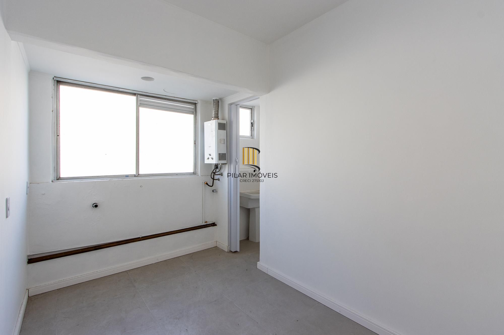 Apartamento no Menino Deus com 2 dormitórios e garagem