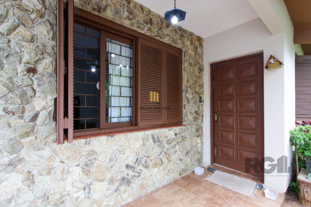 Casa térrea com  hall de entrada ,4 dormitórios
