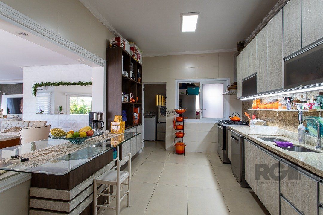 Apartamento com uma cobertura horizontal com 329,10 m² privativos com suíte