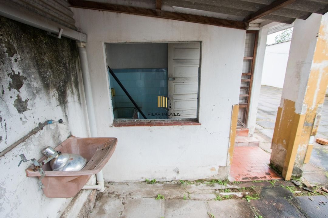 Casa para Venda - 200m², 3 dormitórios, 8 vagas - Cristal