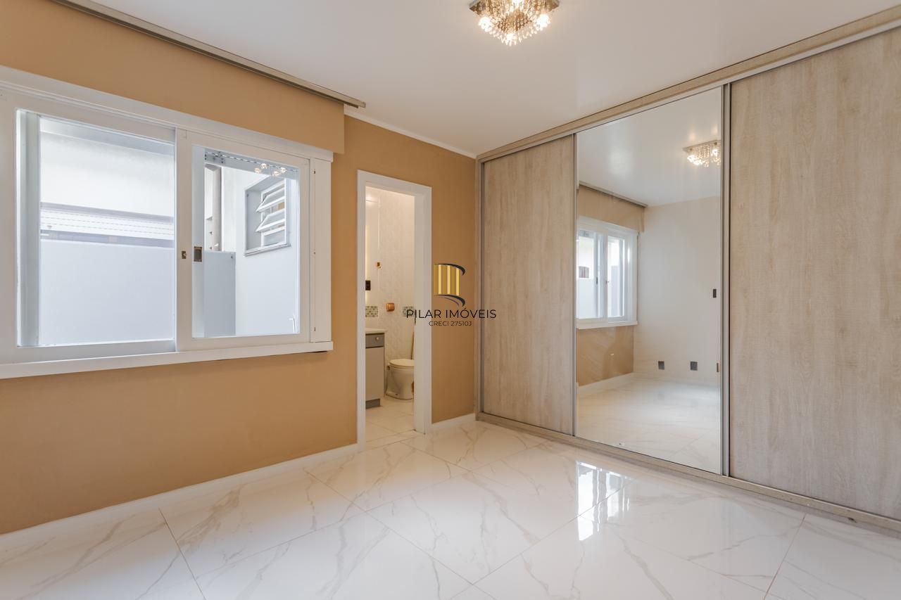 Casa de 3 dormitórios á venda no Jardim Lindóia em Porto Alegre