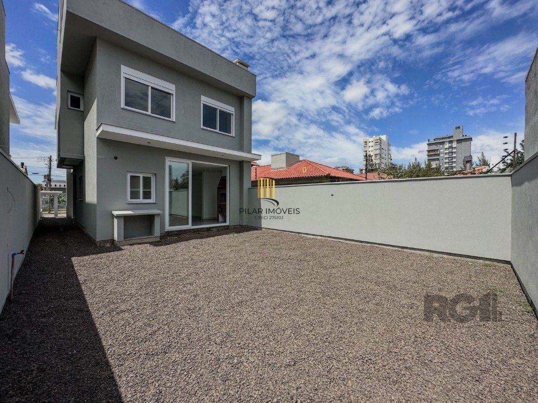 Casa 3 dormitórios no bairro Zona Nova
