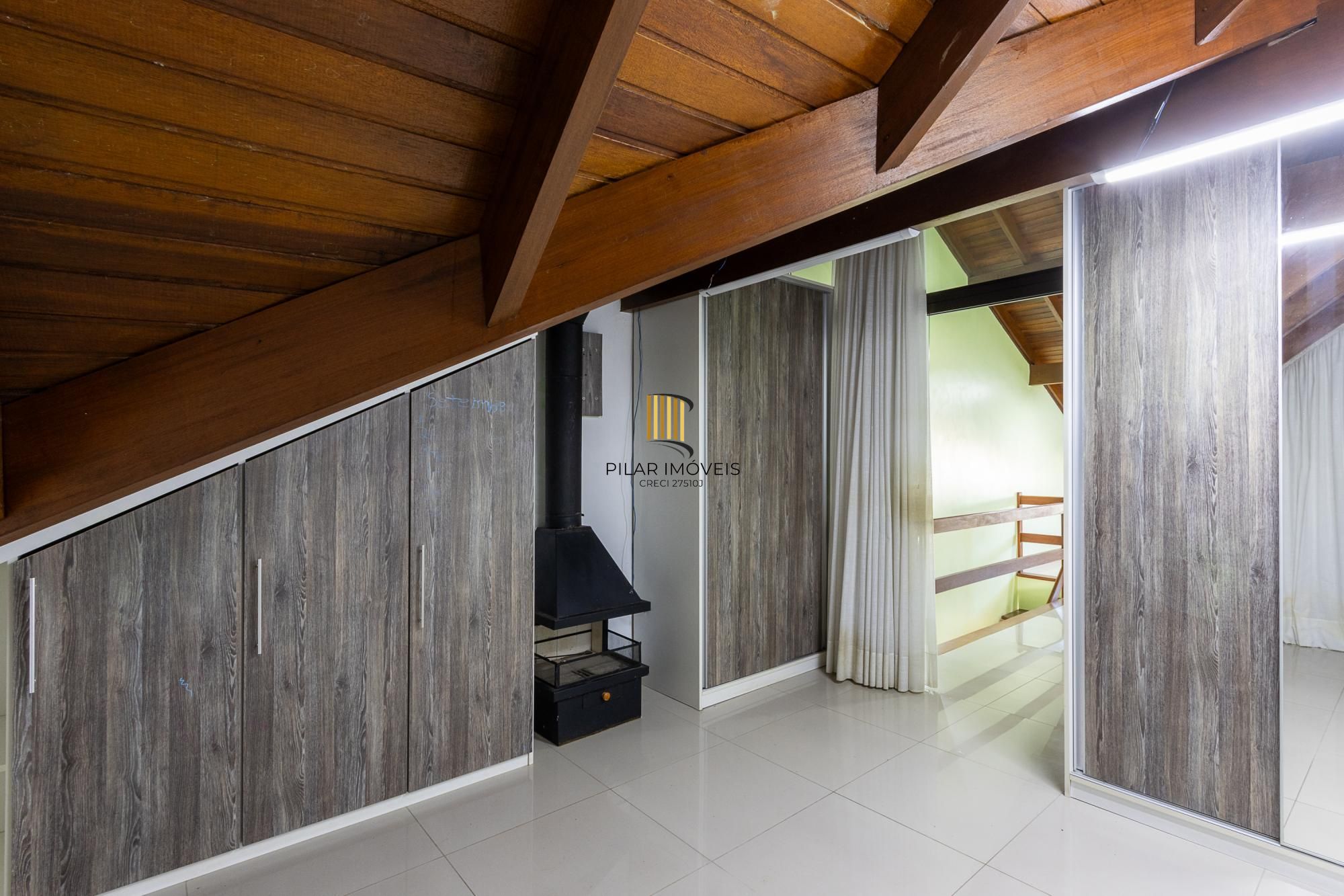 Casa para Venda - 135.78m², 3 dormitórios, sendo 3 suites, 1 vaga - Guarujá