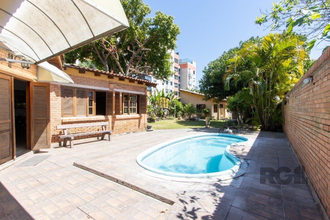 Casa 2 dormitórios no bairro Camaquã