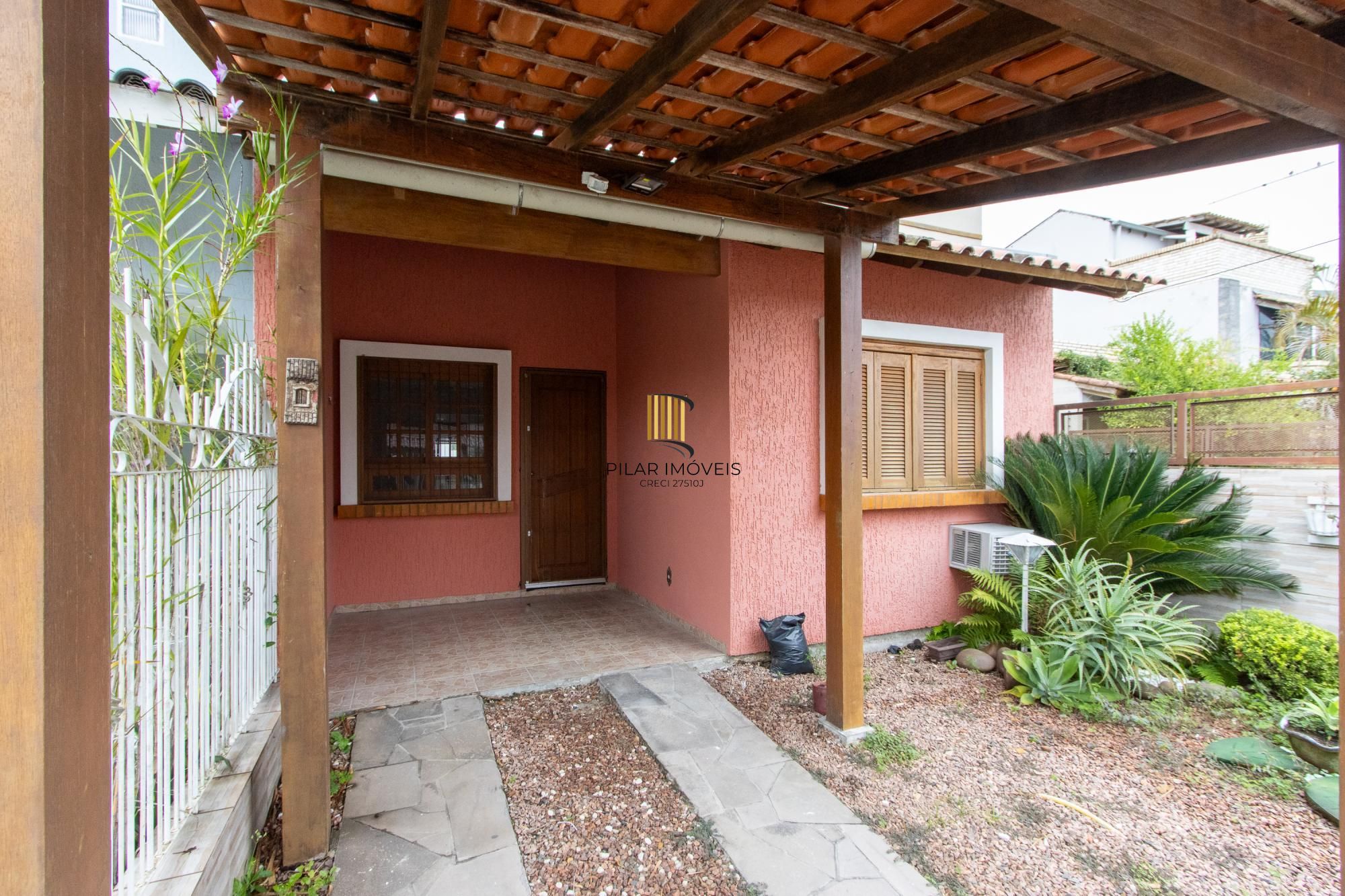 Casa térrea com 2 dormitórios I Bairro Hípica