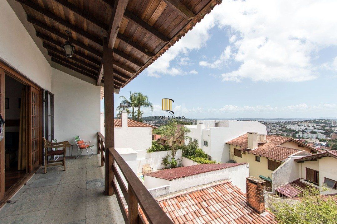 Casa para Venda - 336.21m², 3 dormitórios, sendo 1 suites, 3 vagas - Nonoai