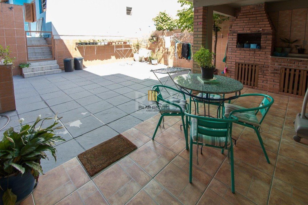 Casa para Venda - 211m², 3 dormitórios, 3 vagas - Vila Nova