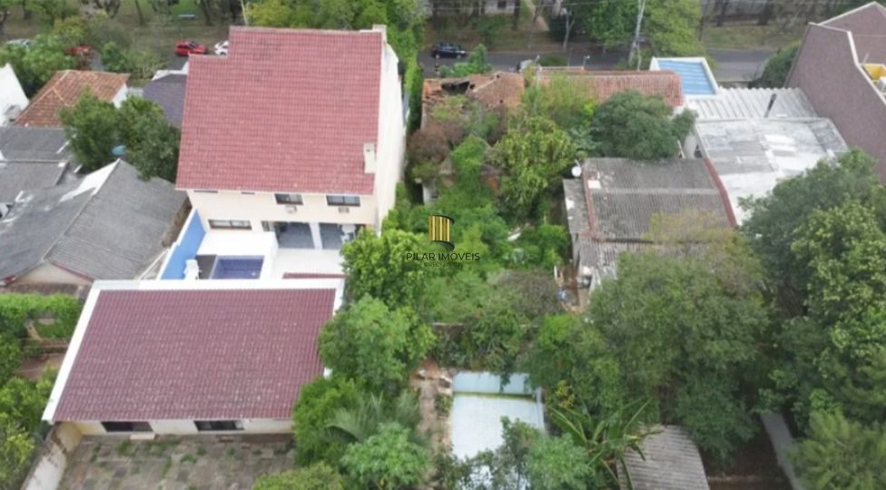 Terreno à venda em localização privilegiada na Chácara das Pedras – 420m²