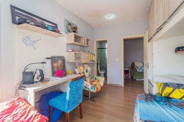 Possui 3 dormitórios sendo 1 ampla suíte com closet e sacada, living em conceito aberto,  cozinha integrada