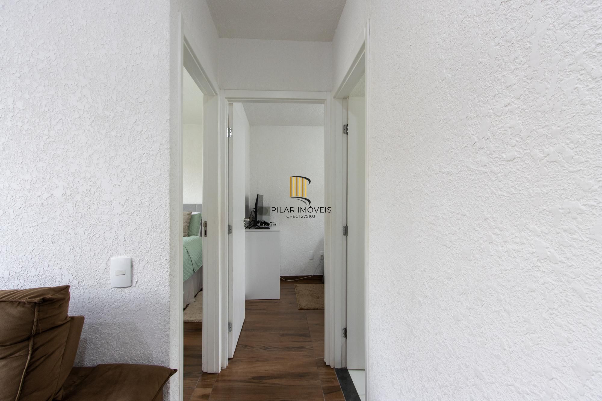 Charmoso Apartamento Semimobiliado de 2 Dormitórios e 1 vaga de garagem no bairro Restinga!