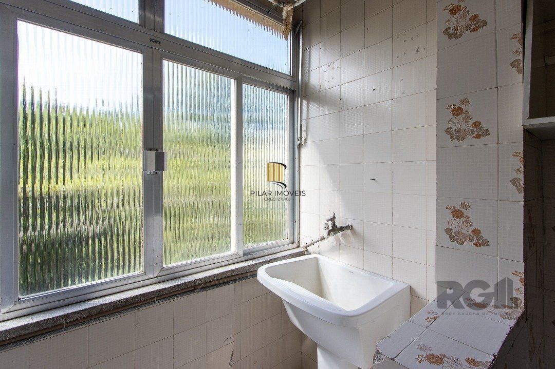 Excelente apartamento no bairro Cristal com 1 dormitório, living, banheiro e cozinha.