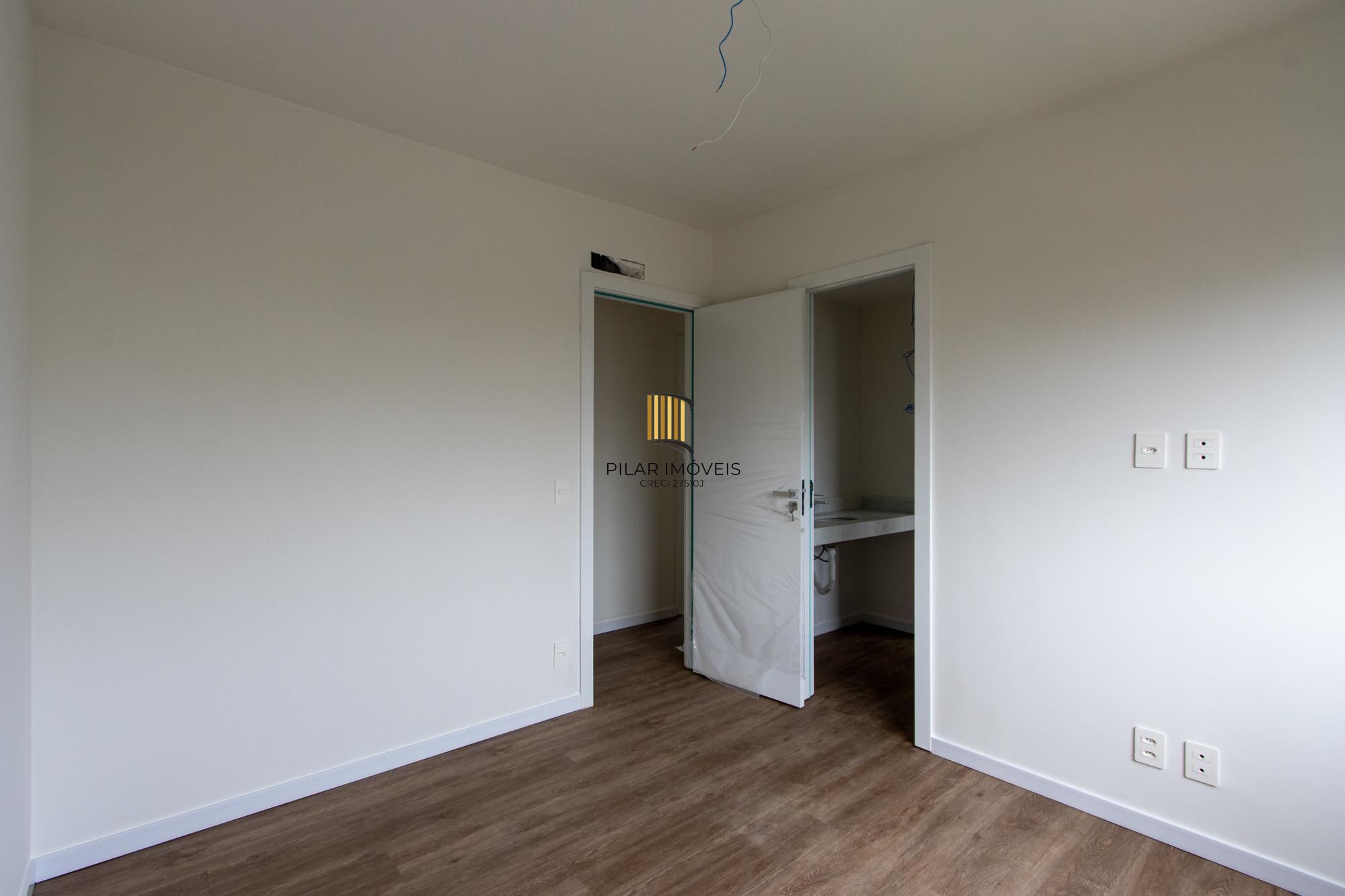 Infra Completa 3 Dormitórios sendo 1 suíte 1 Banheiro social acesso para os dois quartos. churrasqueira e lareira.