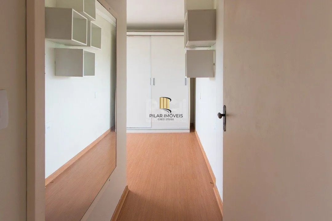 Apartamento de 2 dormitórios e 1 vaga de garagem no bairro Cristal.