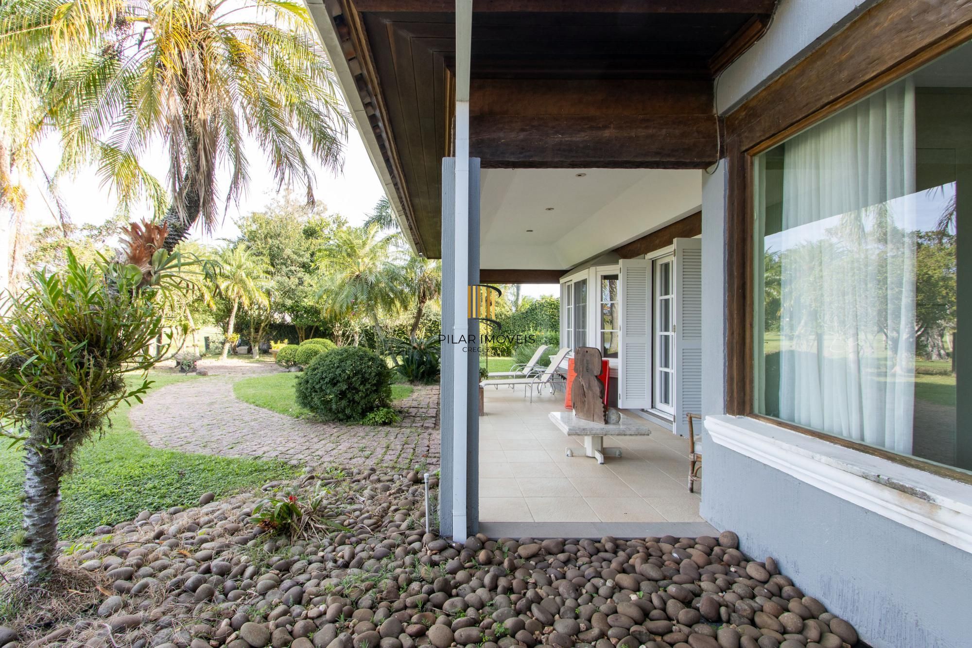 Casa térrea/2.371m2 de terreno no Condomínio Terra Ville, com fundo para o lago.