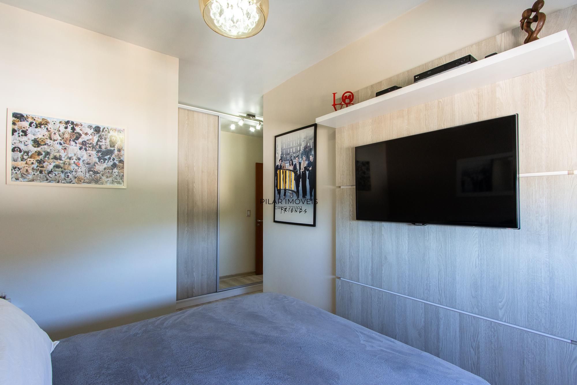 Apartamento, 2 dormitórios e 1 vaga, bairro Jardim Carvalho.