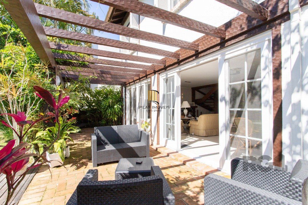 Casa para venda - 321m² - 4 suítes - Chapéu do Sol