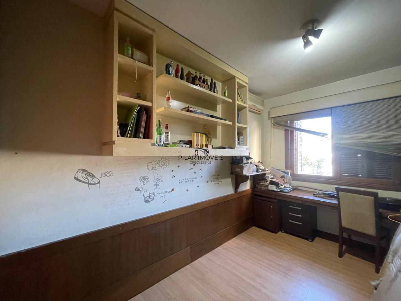 Apartamento bairro Tristeza, com 110 m² de área privativa, 03 dormitórios sendo 01 suíte e 02 vagas de garagem!