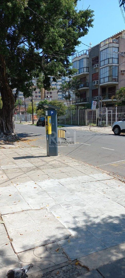 Casa 9 dormitórios no bairro Menino Deus