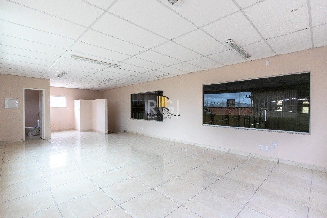 Pavilhão com área construída de cerca de 900m²