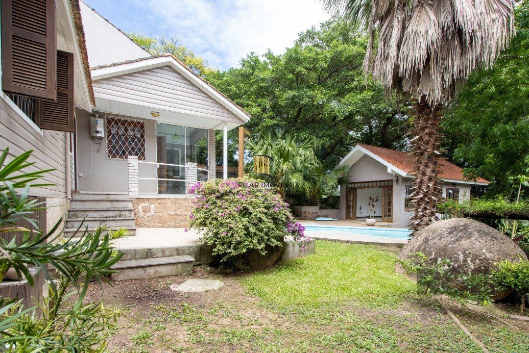 Casa 4 dormitórios no bairro Espírito Santo