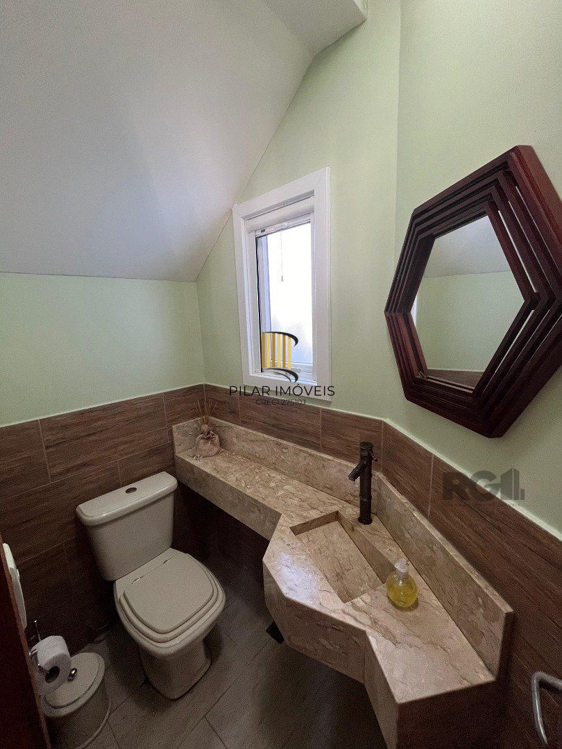 Sobrado com vista para o Rio,  3 quartos, suite, pátio - Guarujá