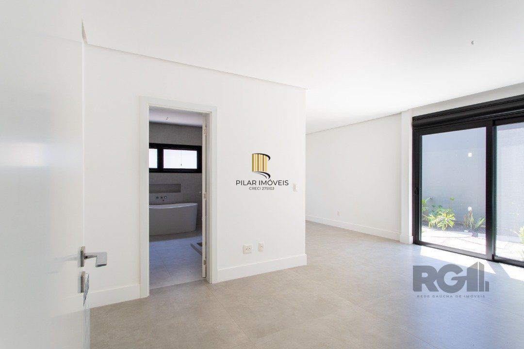 A Casa Le Mans, uma residência térrea de esquina com 389,48m2 de área coberta