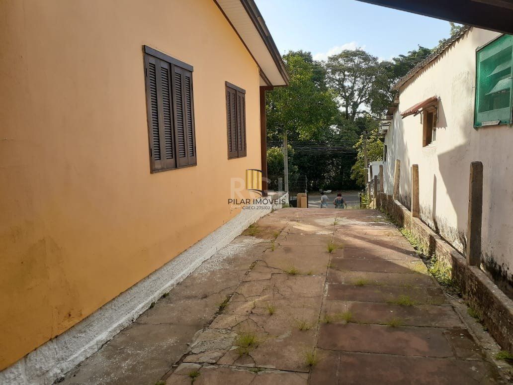 Casa para Venda - 80m², 2 dormitórios, 3 vagas - Belém Novo