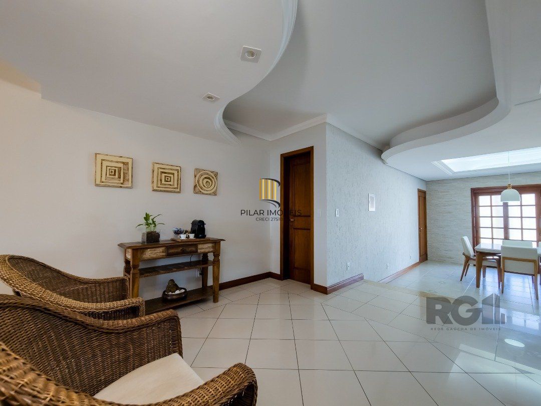 Casa 4 dormitórios no bairro Glória