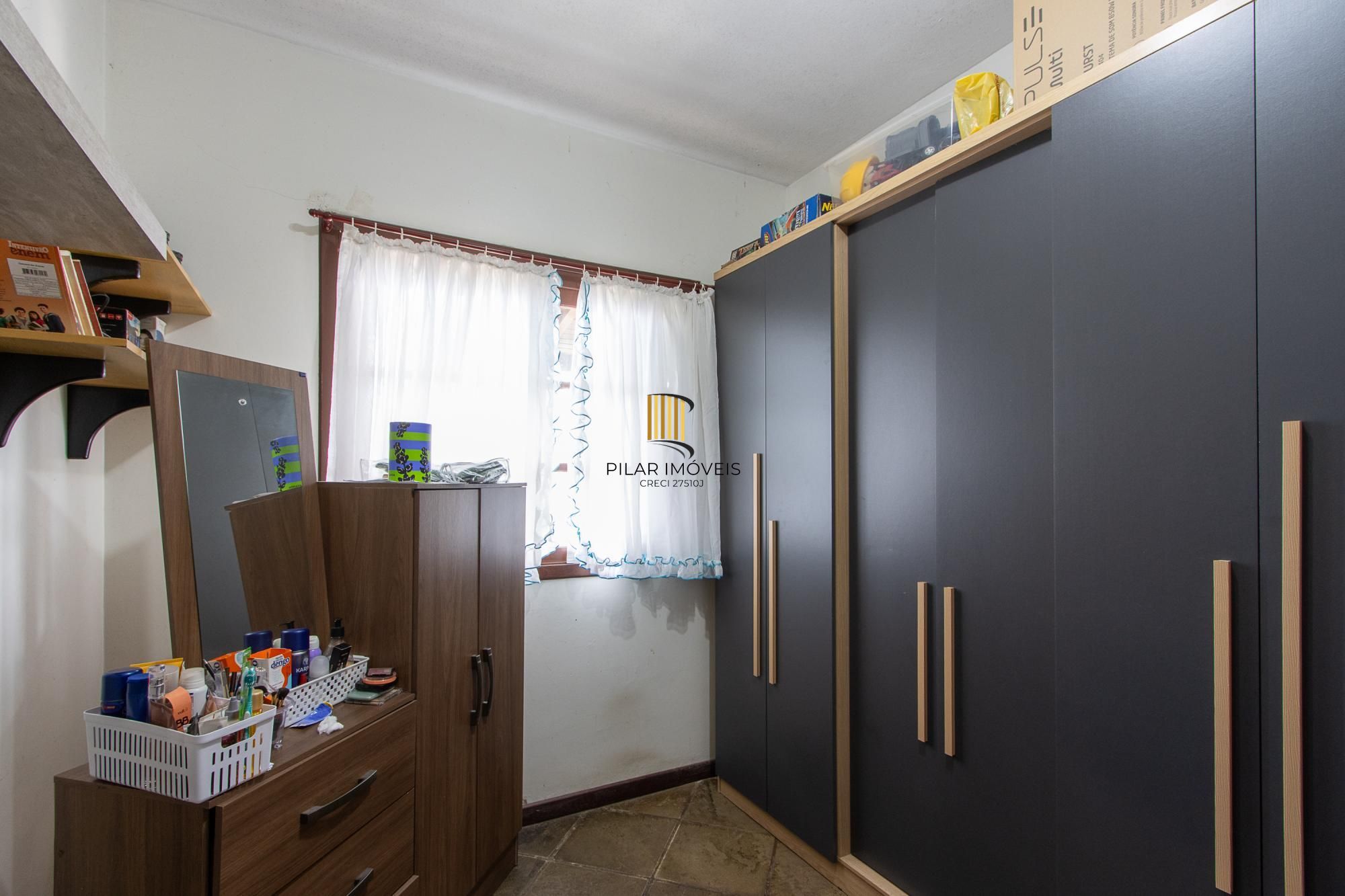 Casa 4 dormitórios no bairro Vila Nova