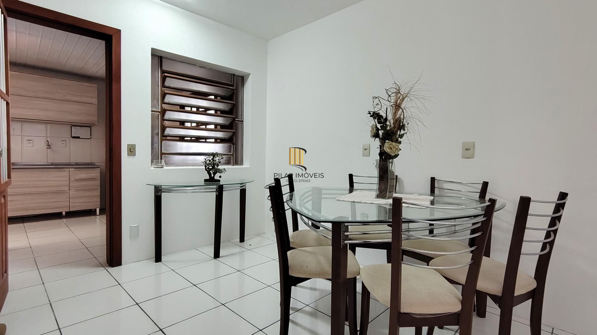 Casa de condomínio, 3 dormitórios, 1 suíte, 1 vaga coberta, no bairro Cristal.