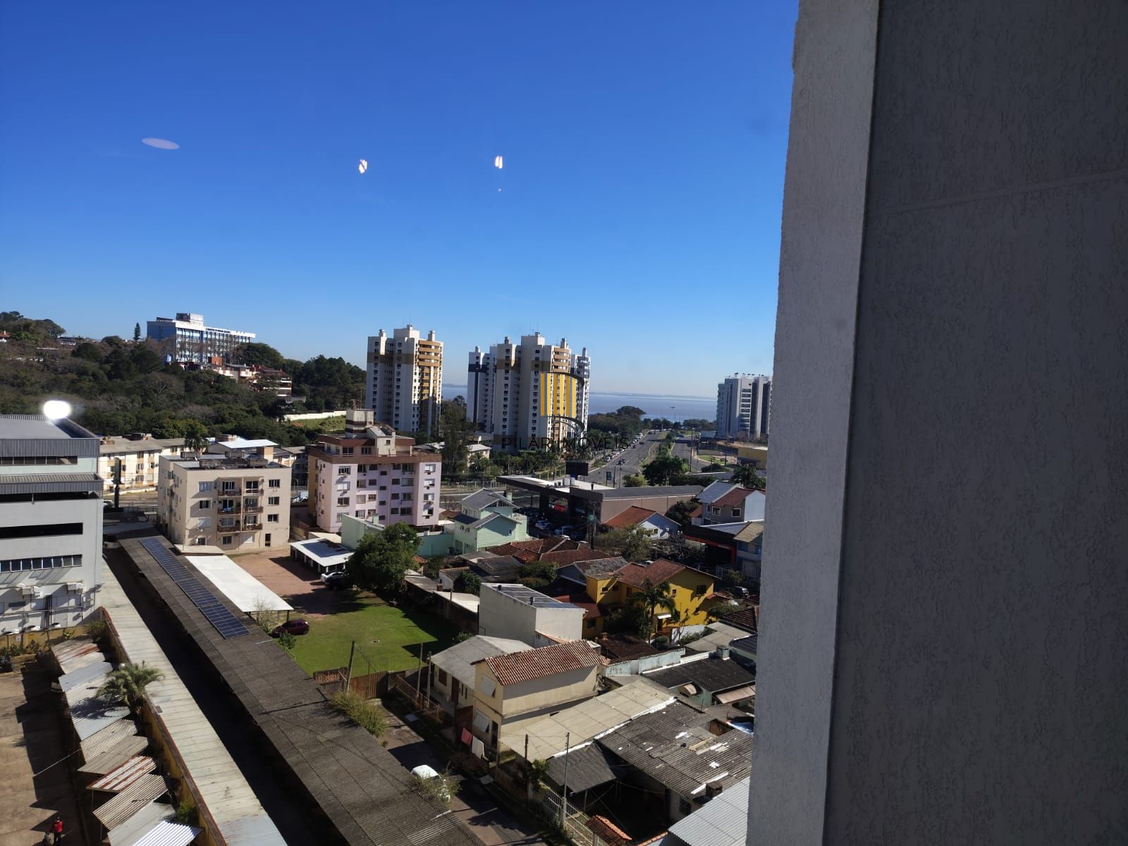 Cobertura de 3 dormitórios, 1 suíte, 2 vagas escrituradas e vista para o Guaíba.
