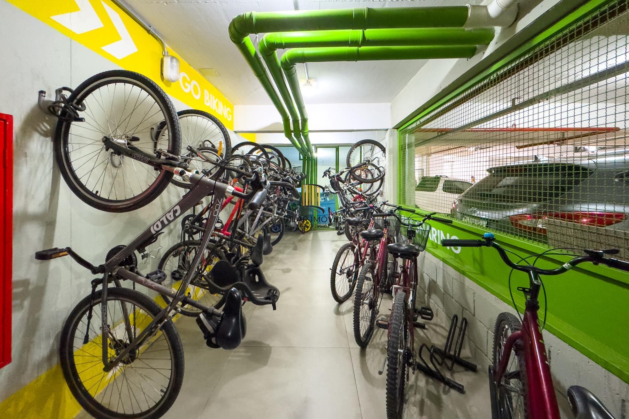 Apartamento 03 Suítes bairro Cristal, 88,97m² de área privativa, semimobiliada e 02 vagas de garagens cobertas.