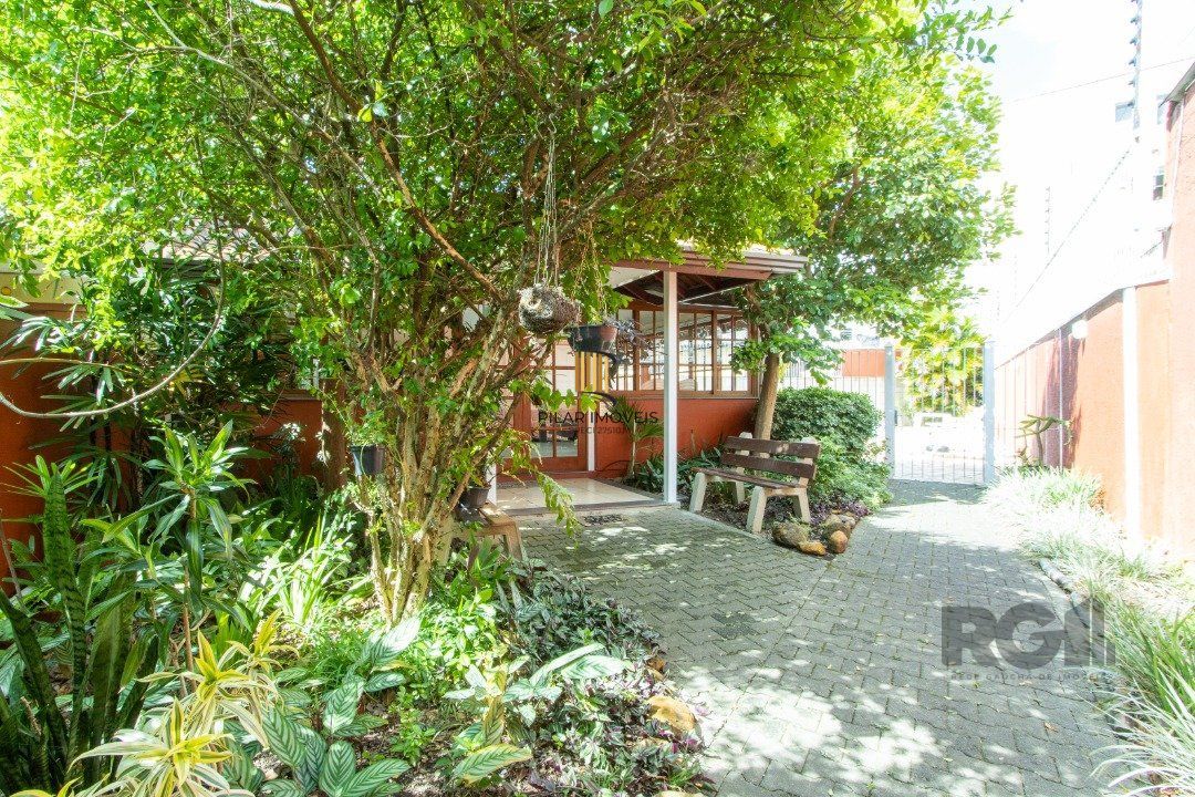 Casa de Condomínio 3 dormitórios no bairro Camaquã