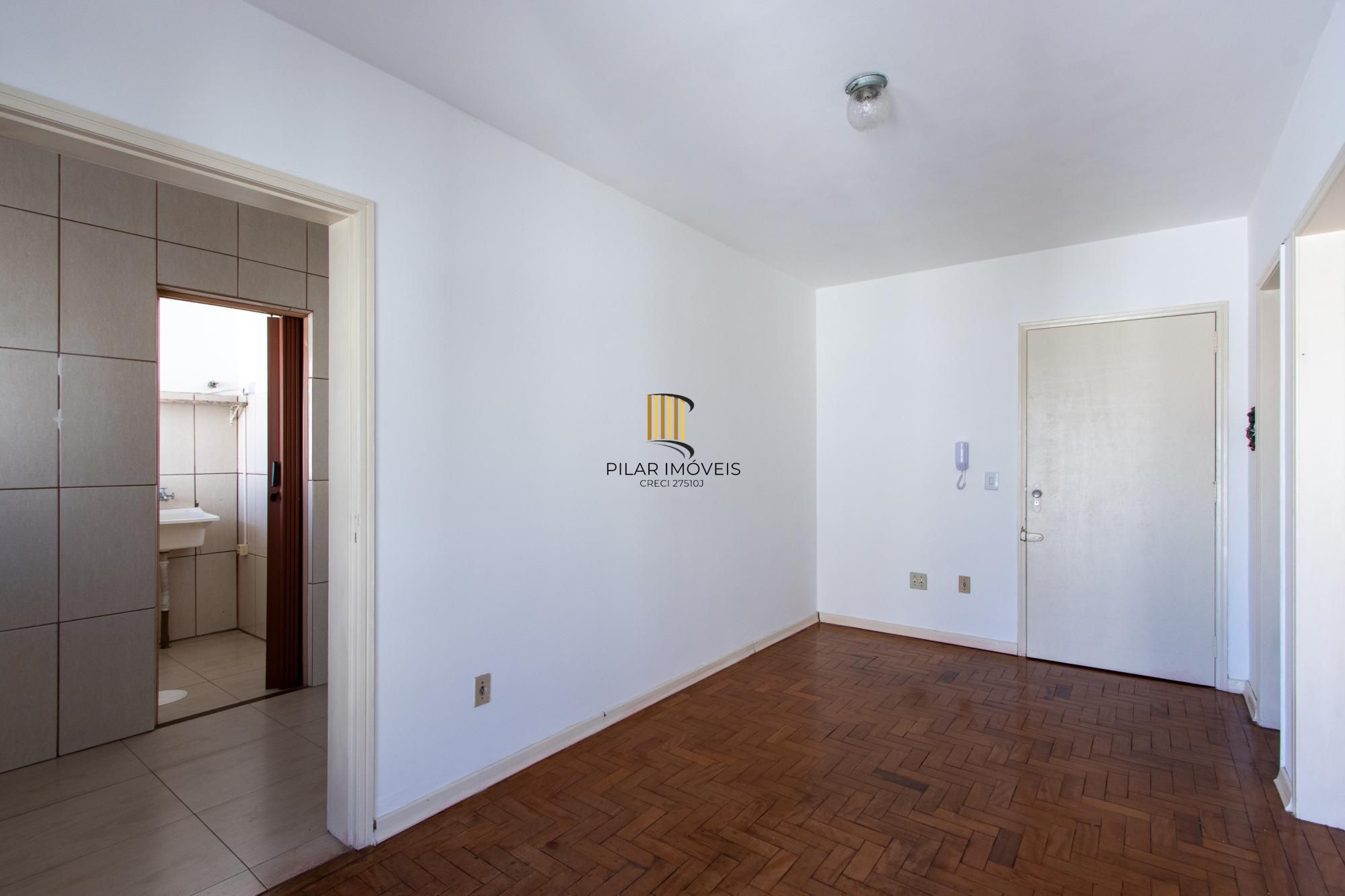 Apartamento 1 quarto, com sacada, andar alto com vista livre - Centro Histórico