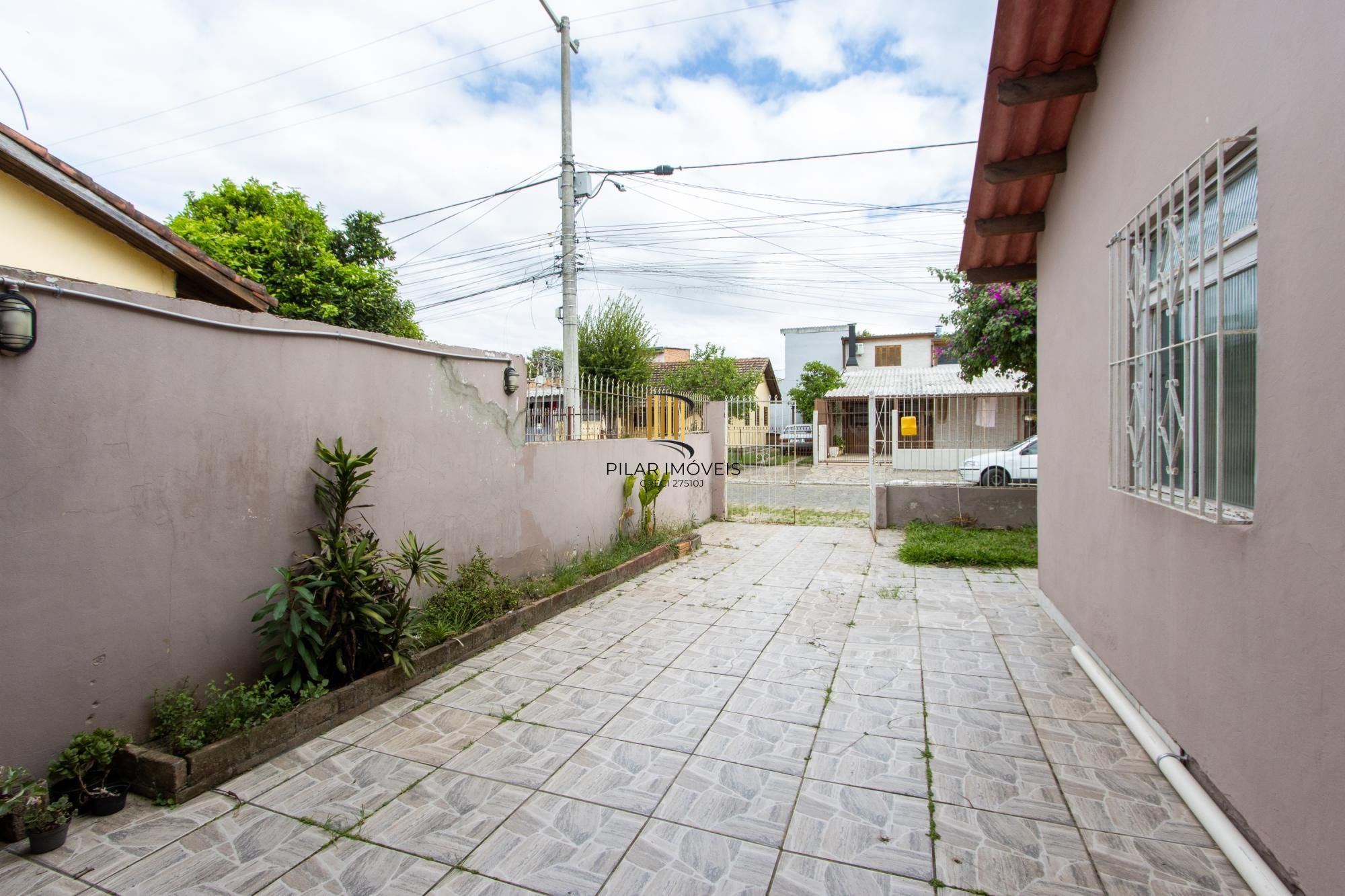 CASA TRÊS DORMITÓRIOS NA RESTINGA NOVA