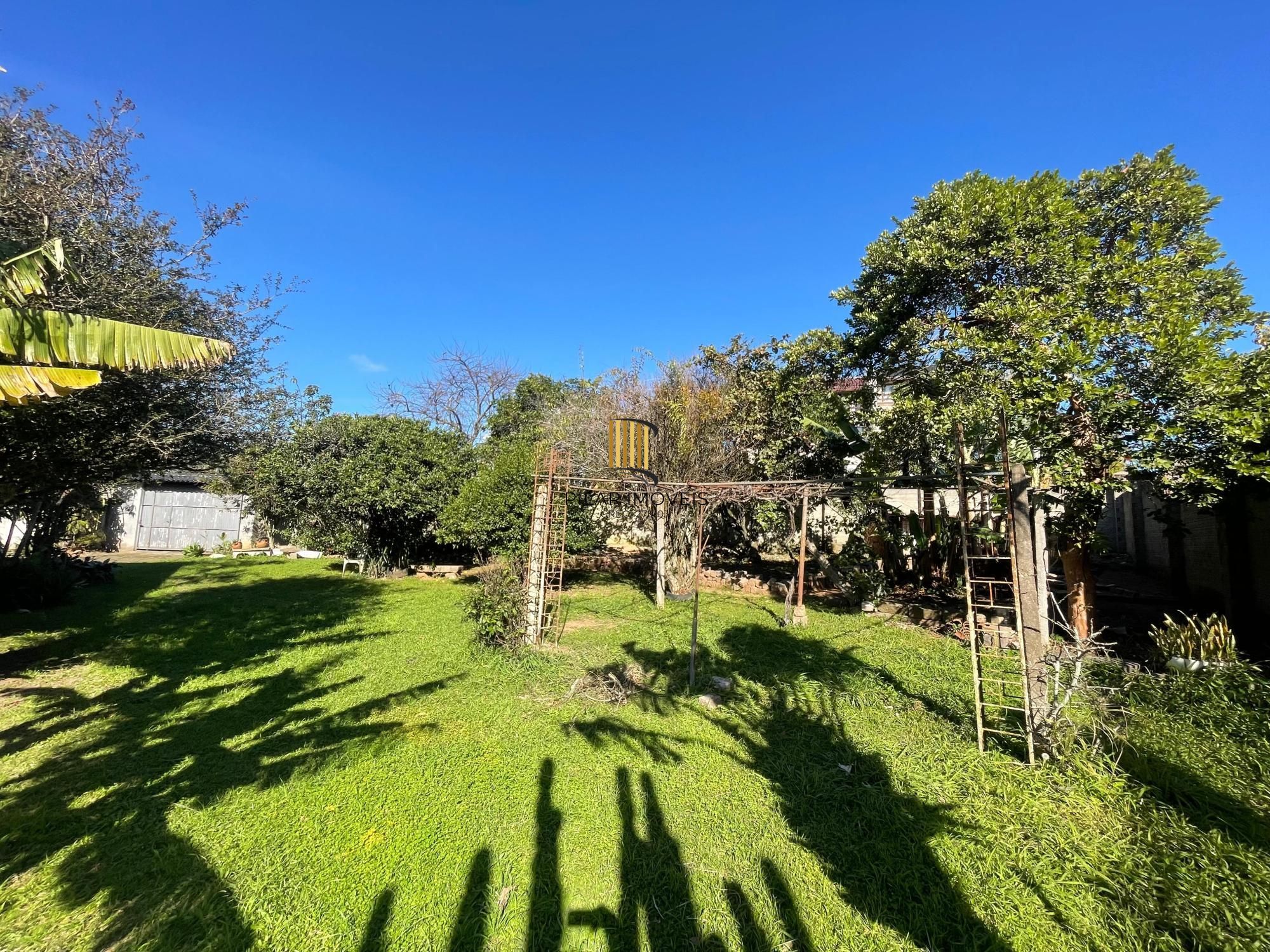 Terreno de esquina, com 429m², está situado no coração do bairro Medianeira