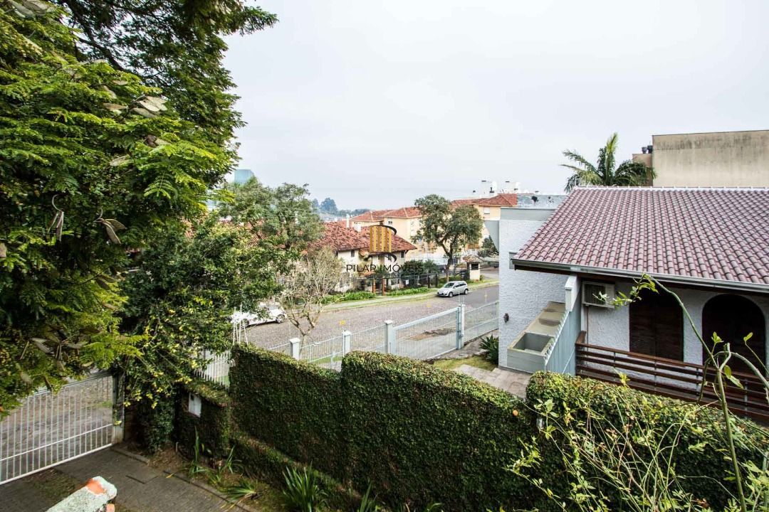 Casa para Venda - 489m², 4 dormitórios, sendo 2 suites, 3 vagas - Cristal