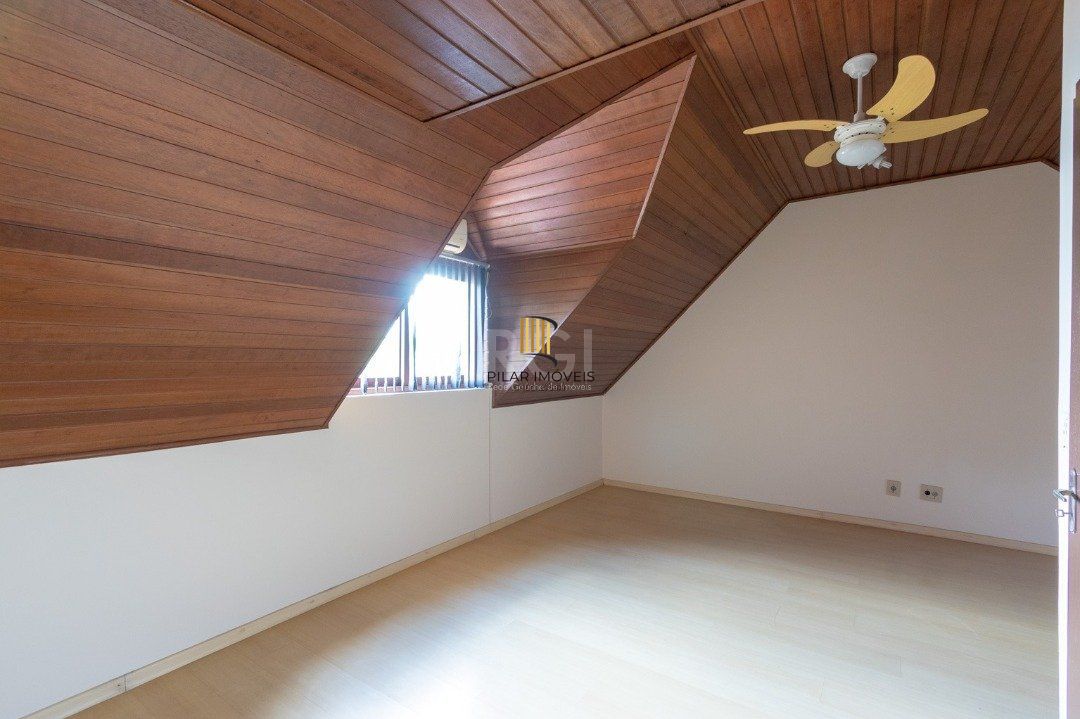 Casa de Condomínio 3 dormitórios no bairro Camaquã