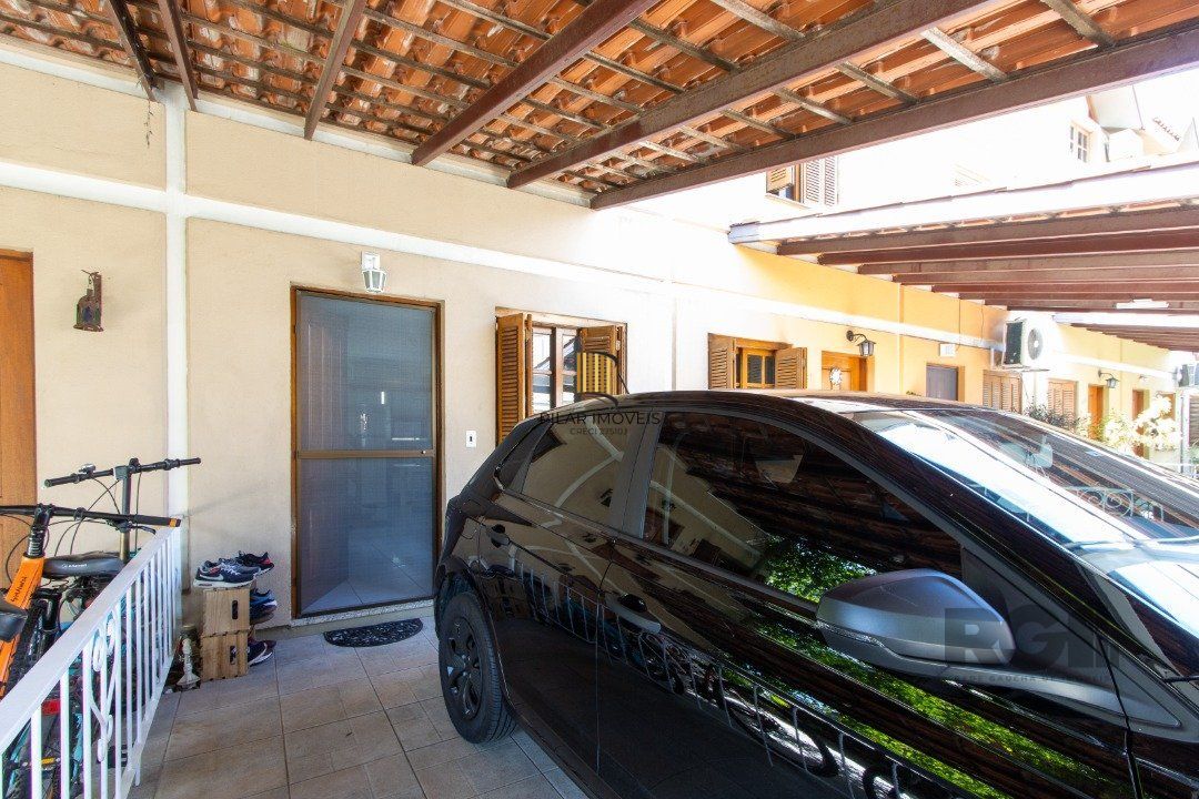 Casa de Condomínio 3 dormitórios no bairro Camaquã