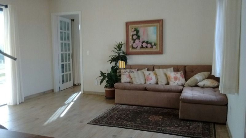 Casa para Venda - 200m², 3 dormitórios, 2 vagas - Centro