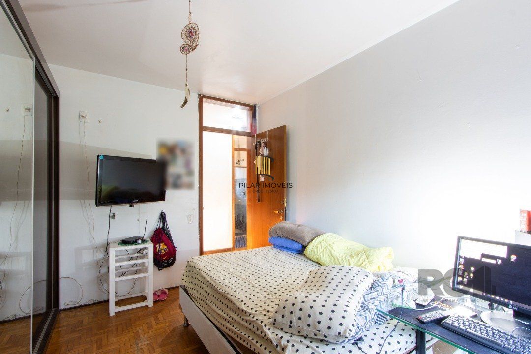 Casa em condomínio que possui  3 dormitórios, sendo 1suíte, lavabo, escritório, possibilidade de um 4 dormitório,