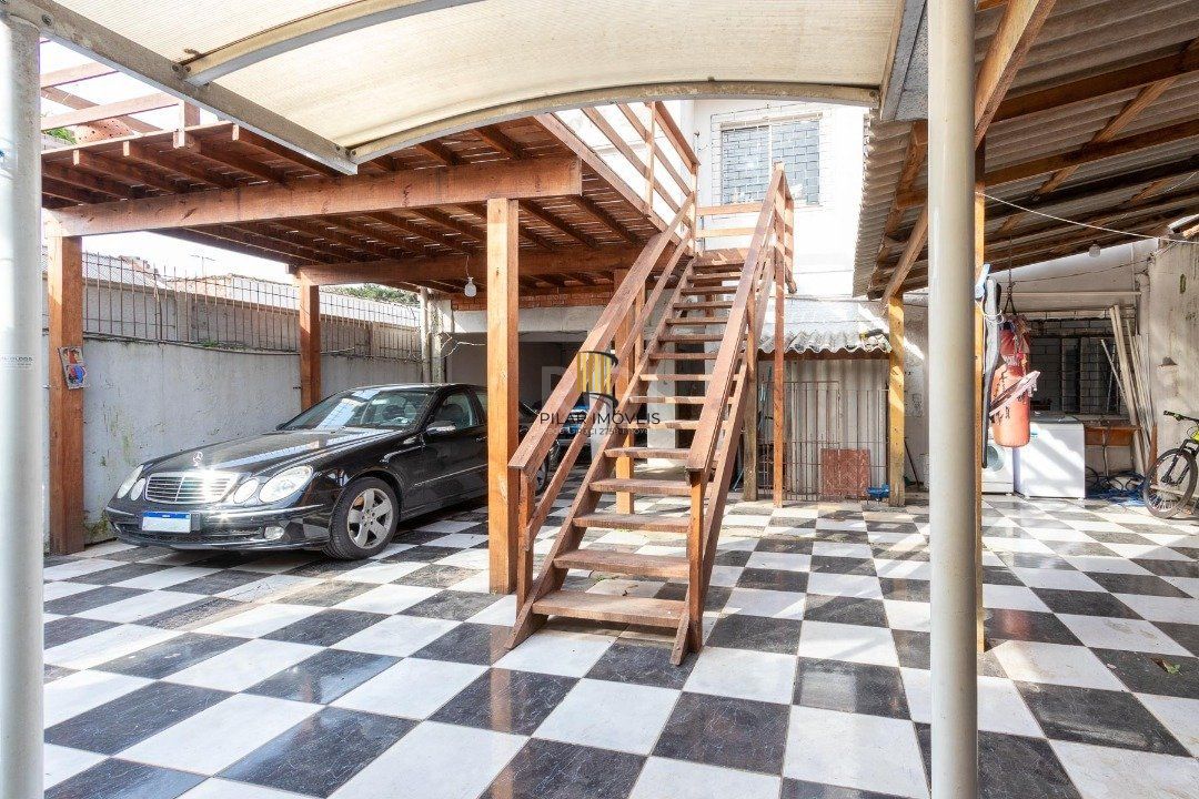 Sobrado para Venda - 300m², 3 dormitórios, sendo 1 suites, 3 vagas - Cavalhada