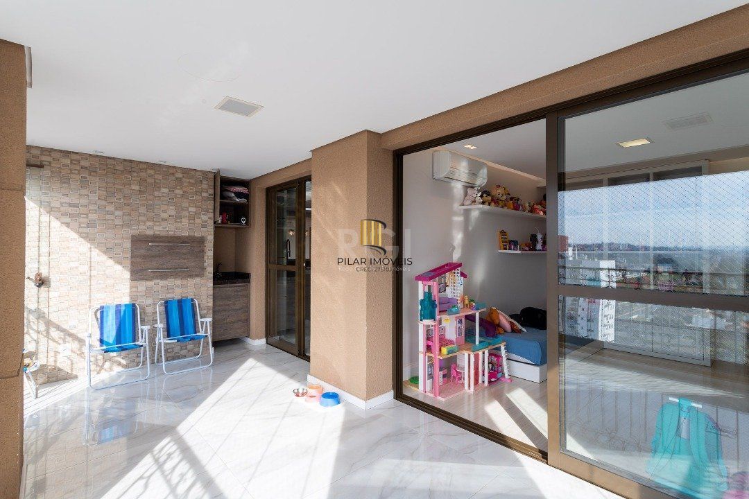 Apartamento para Venda - 323m², 3 dormitórios, sendo 3 suites, 4 vagas - Centro