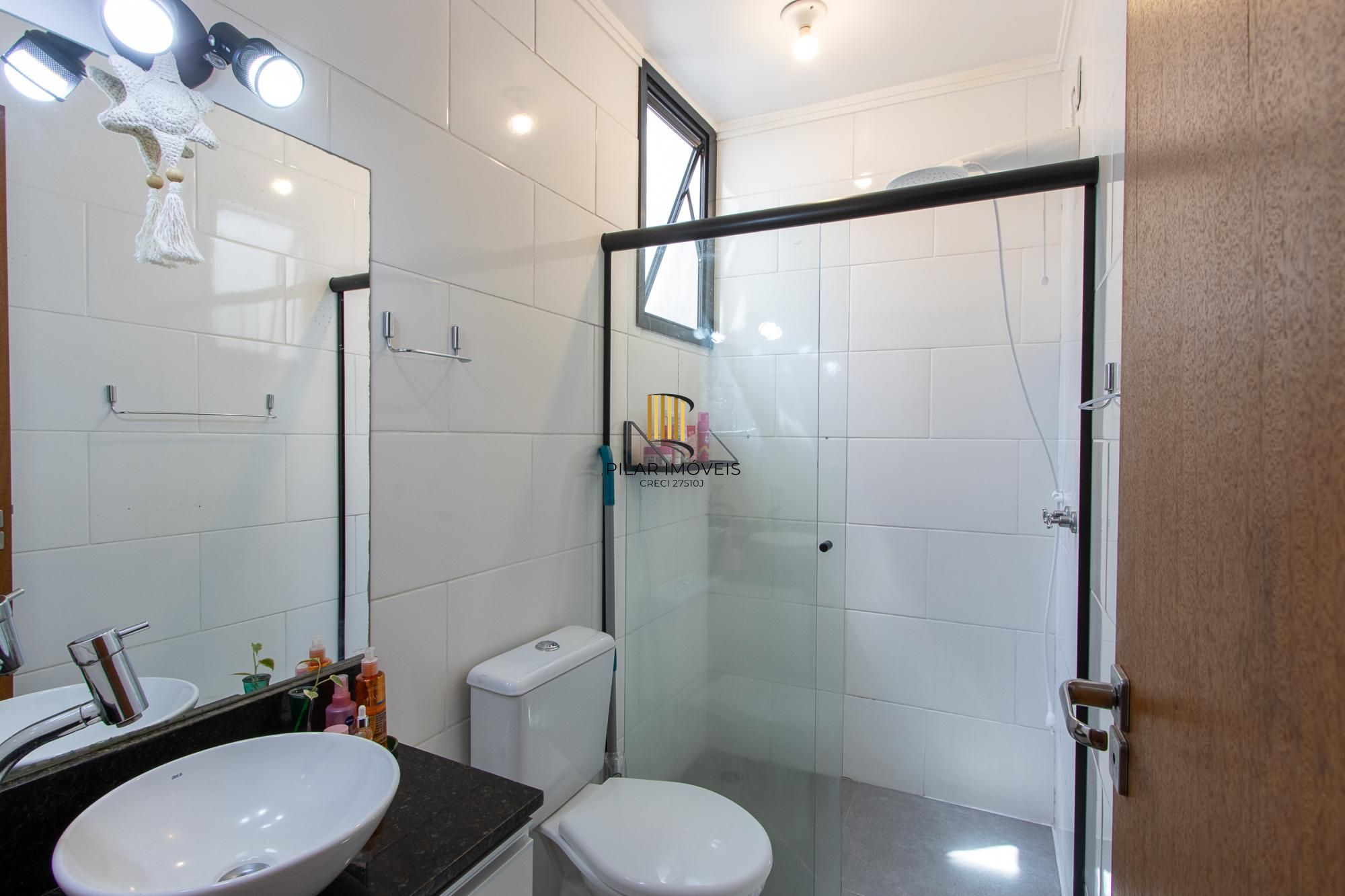 Casa 2 dormitórios no bairro Hípica