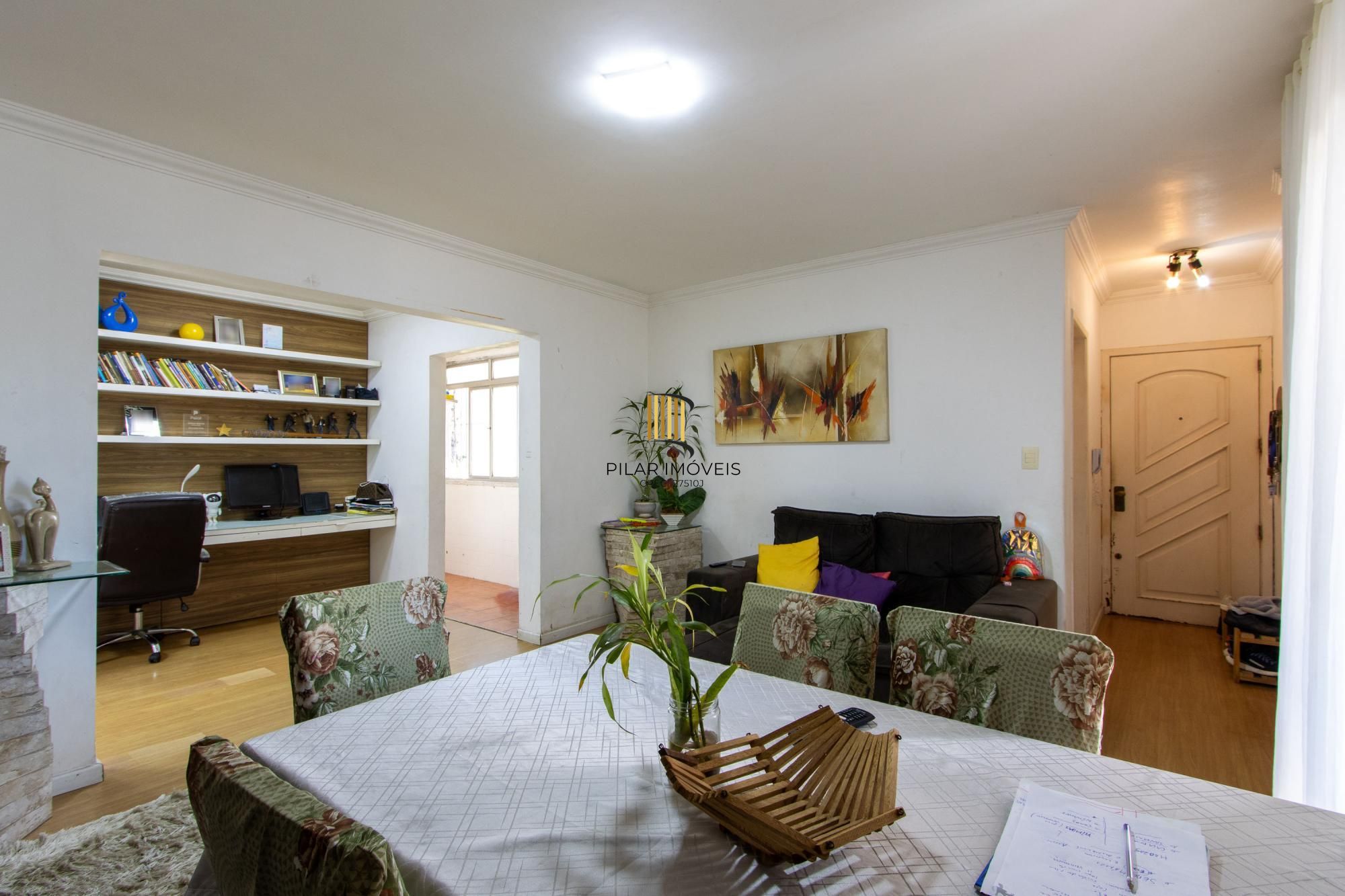 Apartamento com 88m², 2 dormitórios, 1 suíte, vaga coberta, no bairro Tristeza.