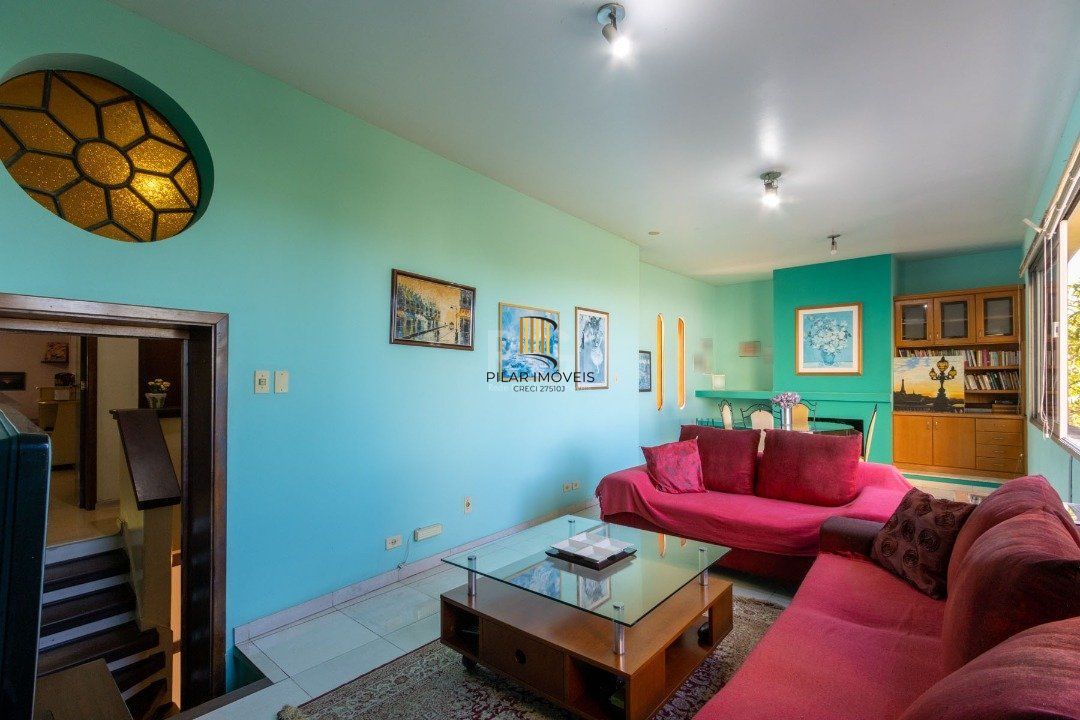 Sobrado com 345m² privativos, 3 suites, 2 vagas, churrasqueira. pátio com piscina - Bairro Cristal