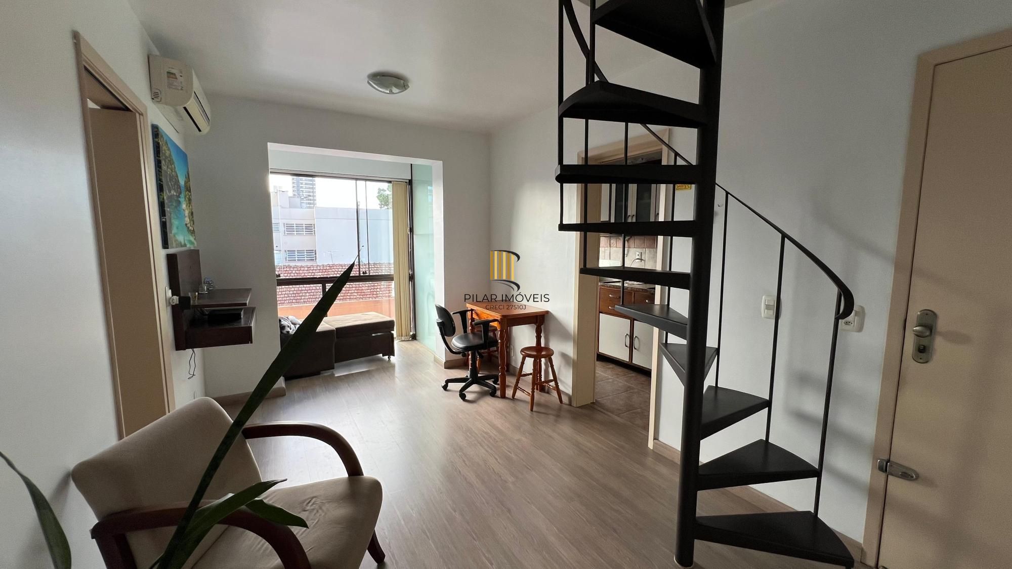 Cobertura no bairro Menino Deus com 01 dormitório sendo suíte