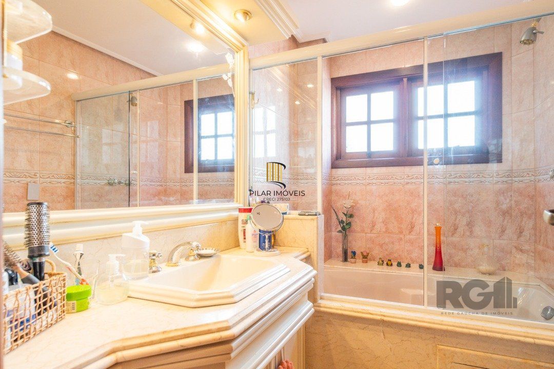 Apartamento amplo de 191m² privativos reformado