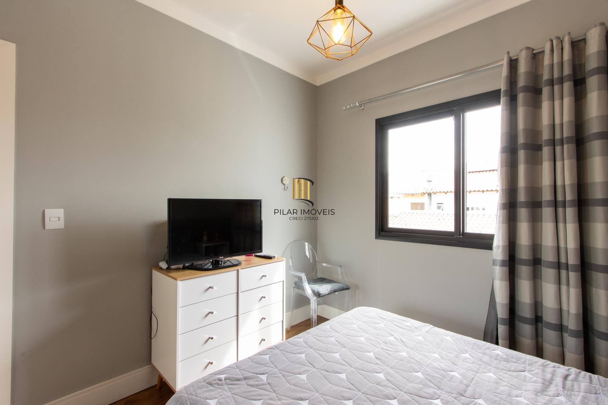 Excelente casa de alvenaria, 4 dormitórios, 2 suítes e 2 vagas de garagem.