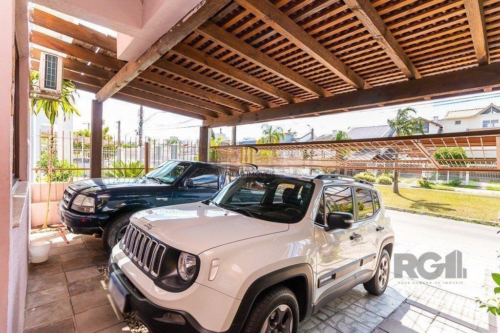 Sobrado no Lagos de Nova Ipanema com 149,54m², possui 03 dormitórios, sendo 1 suíte, garagem para 3 carros